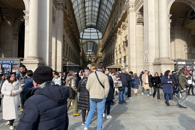 Milan: History & Street Food Tour with Wine Tasting - A first taste at the local bakery