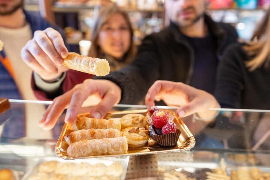 Milan: Street Food Tour with a Full Italian Food Experience - The first stop: a local restaurant and a proper start