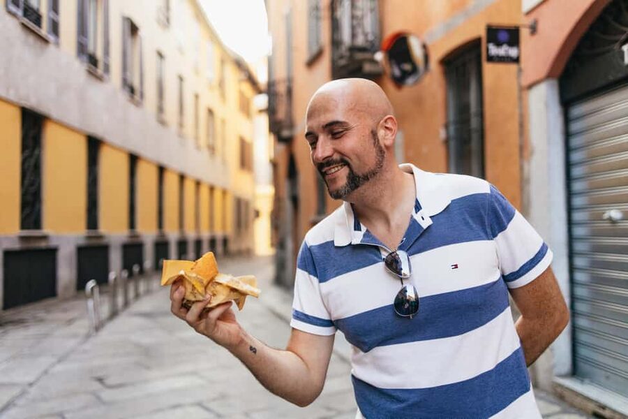 Milan: Street Food Walking Tour - Piazza San Sepolcro and the city behind the plate