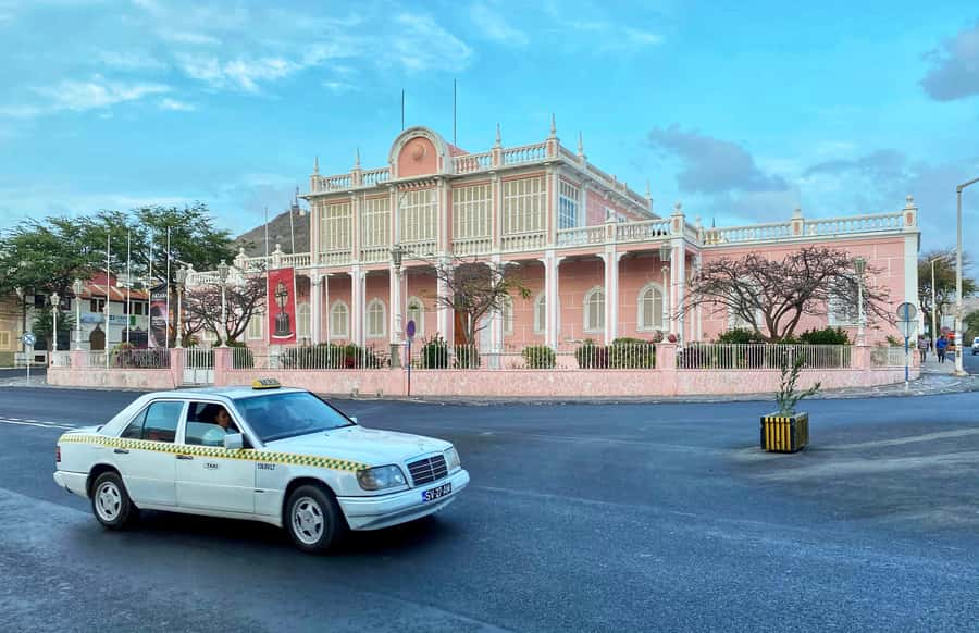 Mindelo: Private Walking Tour with Local Food Tasting - Praça Estrela and Mindelo’s colorful center