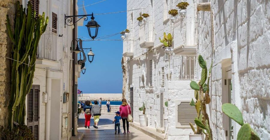 Monopoli: Walking Street Food Tour - Why food is the right way into Monopoli