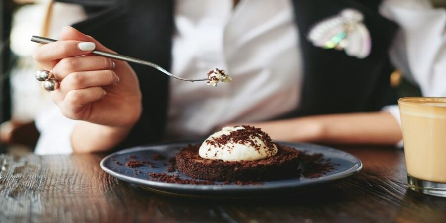 Montreal: Best of Montreal Food Walking Tour with Tastings - A pause at Jeanne-Mance Park