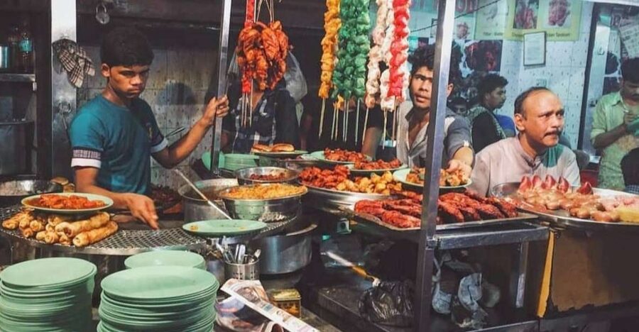 Mumbai: Evening Local Street Food Tour with Sightseeing - Key points to know before booking