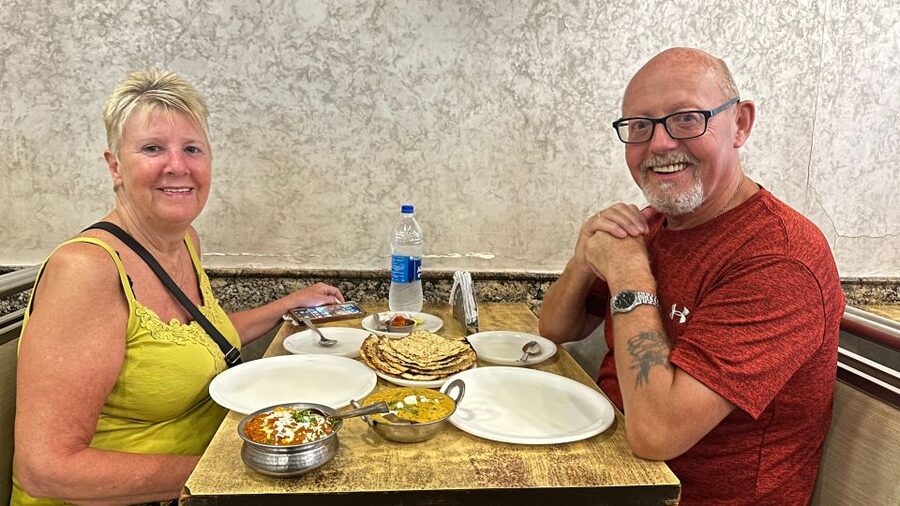 Mumbai: Evening Street Food Tasting & Cultural Market Tour - Girgaon Chowpatty and beachside snacks