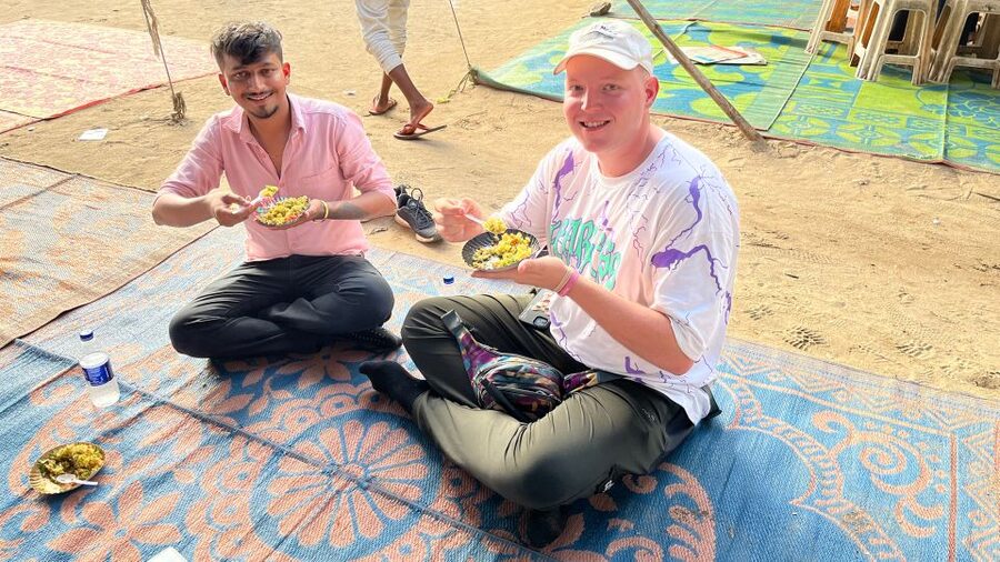 Mumbai: Evening Street Food Tasting & Cultural Market Tour - Chor Bazaar after dark