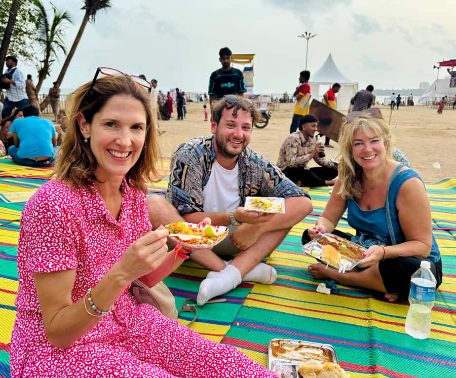 Mumbai Heritage, Street Food & Bazaar Walking Tour - Temples, mosques, and Mumbai’s shared streets