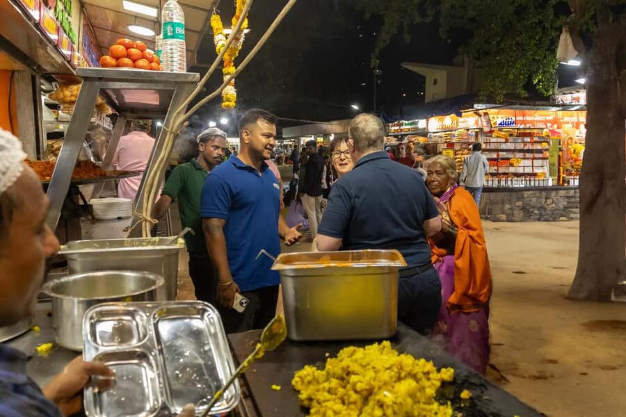 Mumbai Market and Temple Tour With Cow Shelter Visit - The cow shelter and mosque question