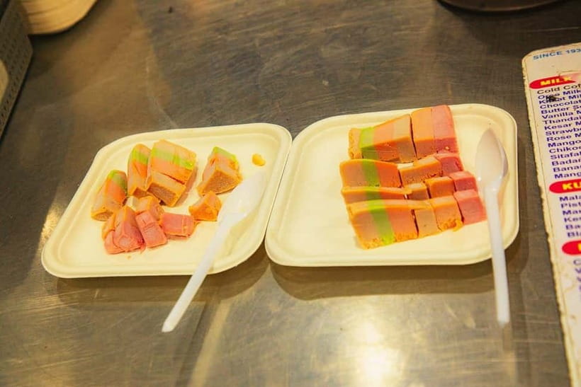 Mumbai: Street Food and Night Markets Tour - From Girgaon to Bhuleshwar by foot and black cab