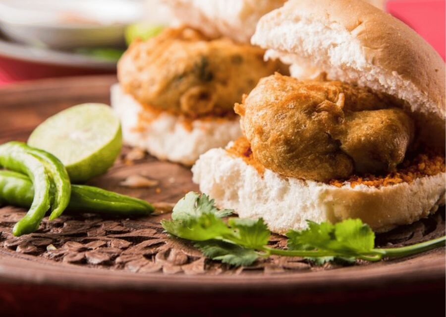 Mumbai Street Food Crawl (2 Hours Guided Food Tasting Tour) - What the Guide Adds to the Experience