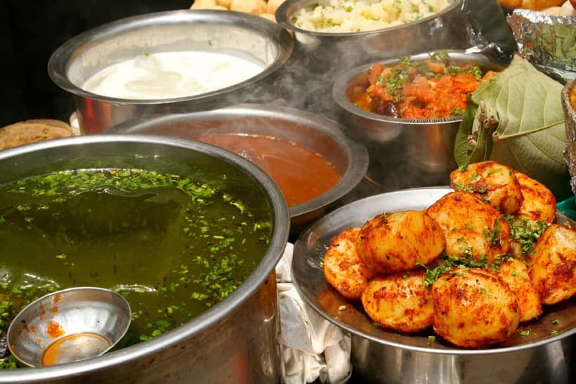 Mumbai: Street Food Crawl - Meeting near CST and entering old Mumbai