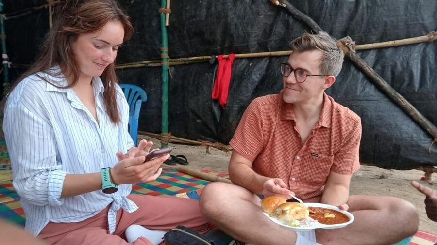 Mumbai Street Food Tour with Evening Bazaar Walk - Crossing Mumbai by black cab to Bhuleshwar