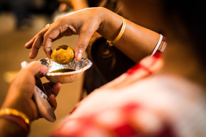 Mumbai: Street Food Tour - Meeting the guide at Churchgate