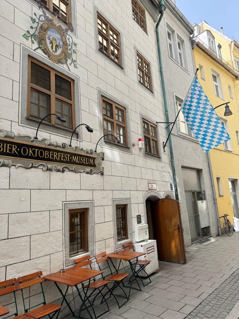 Munich: Guided Food Walking Tour with Beer Tasting - Viktualienmarkt and the value of eating at working food stops