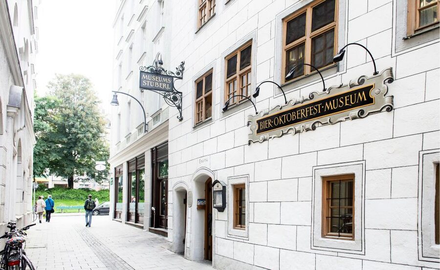 Munich: Guided Food Walking Tour with Beer Tasting - How much food should you expect?