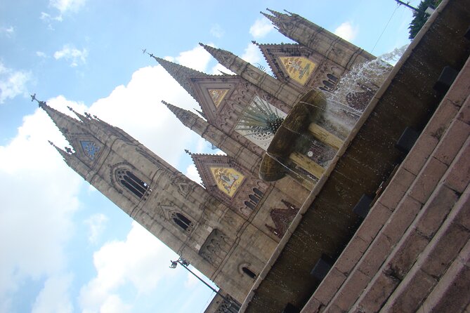 Must-See Walking Tour With A Guide Guadalajara - From Los Dos Templos to Plaza de Armas