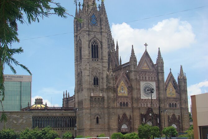 Must-See Walking Tour With A Guide Guadalajara - Museo del Periodismo and the final food stop