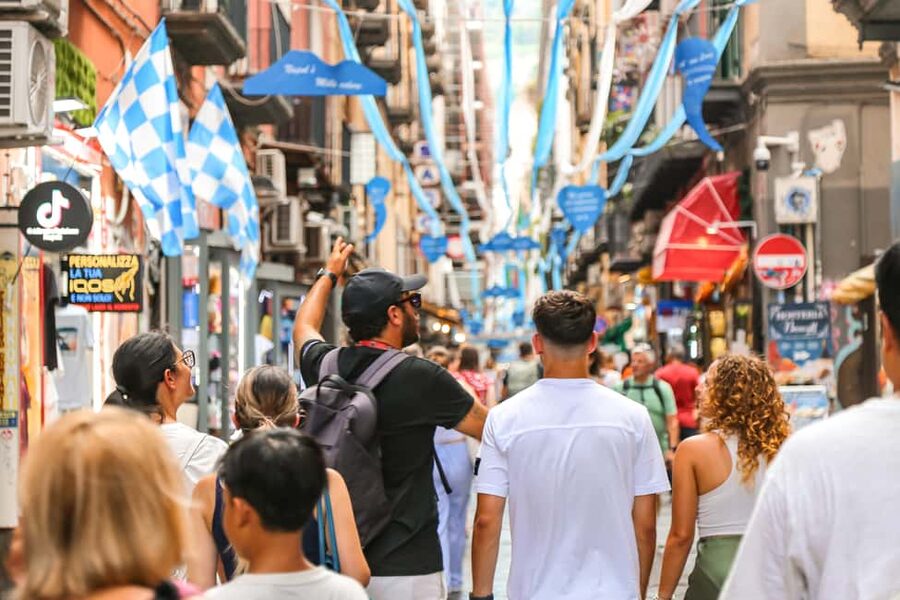 Naples: Culture & Street Food with a Local Guide - Via dei Tribunali and the first taste