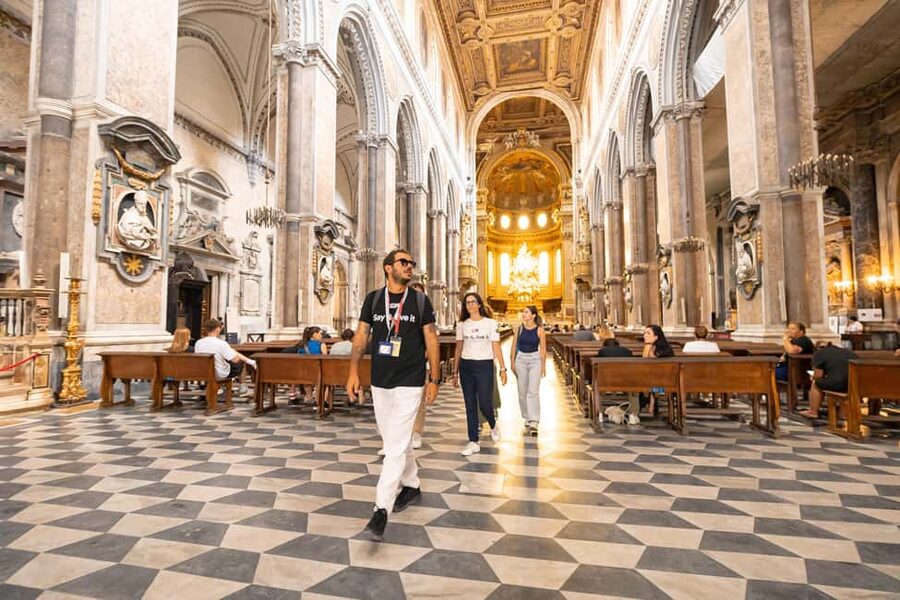 Naples: Culture & Street Food with a Local Guide - Meeting the guide at Naples Cathedral