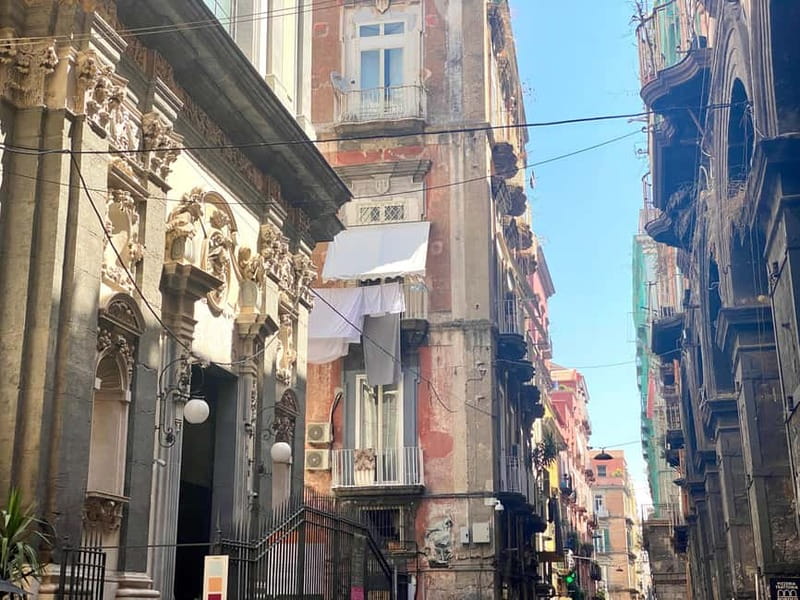 Naples: Old City Center Street Food Tour with Spritz - San Gregorio Armeno and the art of the presepe