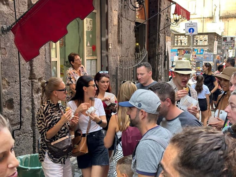 Naples: Street Food and Guided Sightseeing Walking Tour - Pizza, mozzarella, and the logic of Neapolitan eating