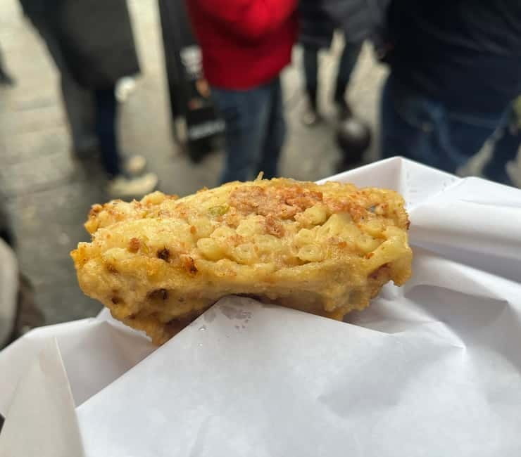 Naples: Street Food and Guided Sightseeing Walking Tour - San Gregorio Armeno and the art of nativity scenes