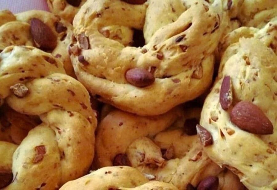 Napoli street food walking tour - Tarallo in the Spanish Quarter