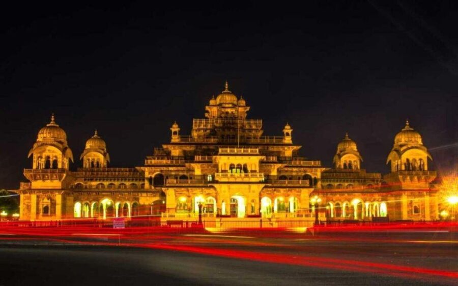 New Delhi: Local Evening Tour with Indian Street Food - Dilli Haat brings craft and food from across India