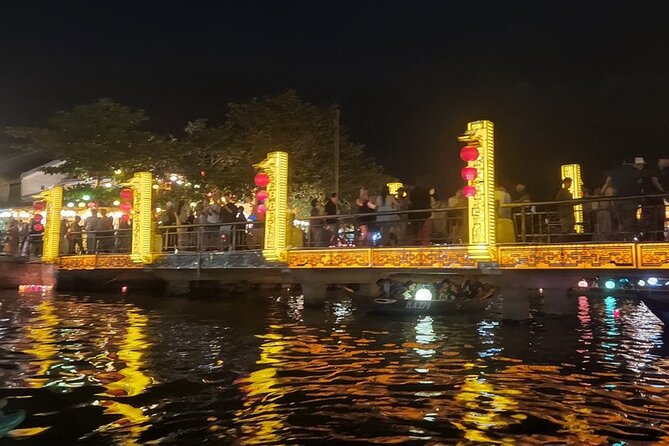 Night Boat Ride in Hoi An- Colourful Lanterns-Pick up at 16:30p.m - The night market and its colored lanterns