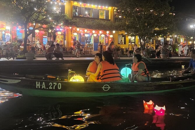 Night Boat Ride in Hoi An- Colourful Lanterns-Pick up at 16:30p.m - Your 1.5 hours of free time