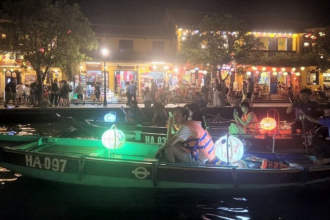 Night Boat Ride in Hoi An- Colourful Lanterns-Pick up at 16:30p.m - How the private format affects the experience