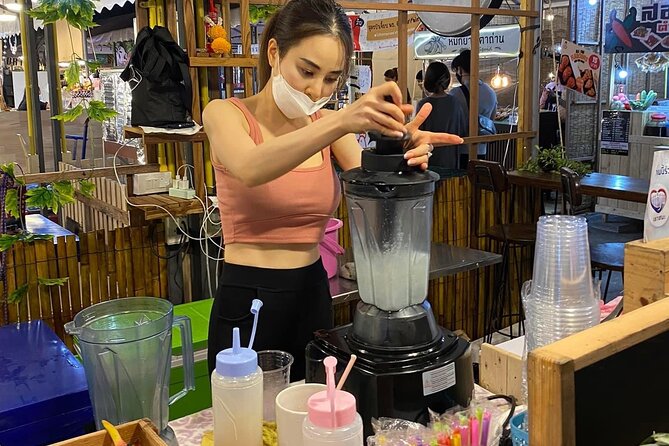 Night life in Bangkok - Jodd Fairs Train Night Market(Joint) - Jodd Fairs after dark, a quick taste of Bangkok nightlife