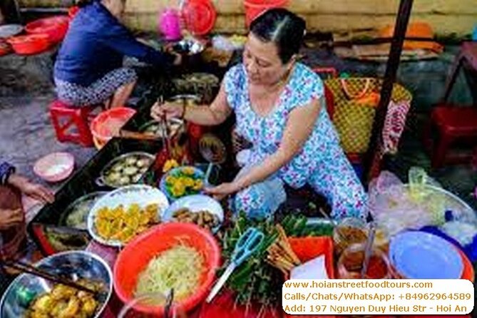 Night Life Street Food Tours Hoi An - Why a guide changes the night