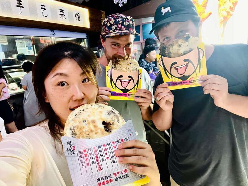 Night Market Haggling Adventure with an English Guide! - Why Panjiayuan works after dark