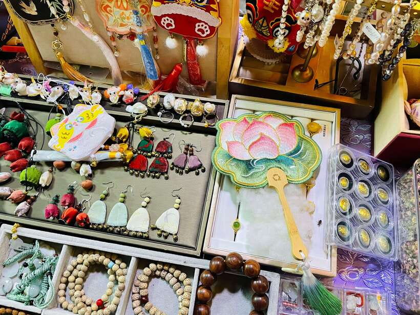 Night Market Haggling Adventure with an English Guide! - What the $68 price covers