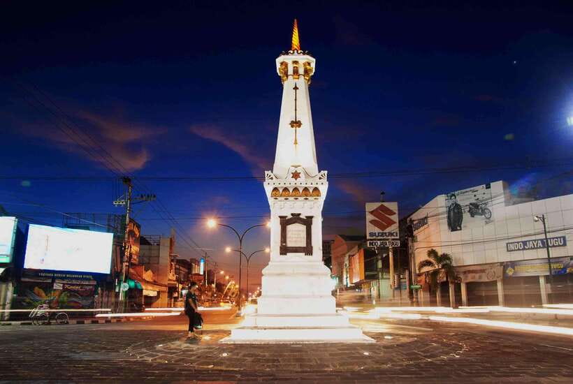 Night Street Food and Cultural Walking Tour - Malioboro Street looks different from a becak