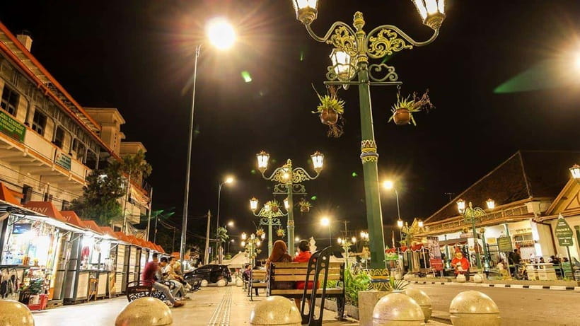 Night Street Food and Cultural Walking Tour - A small group changes the feel of the evening