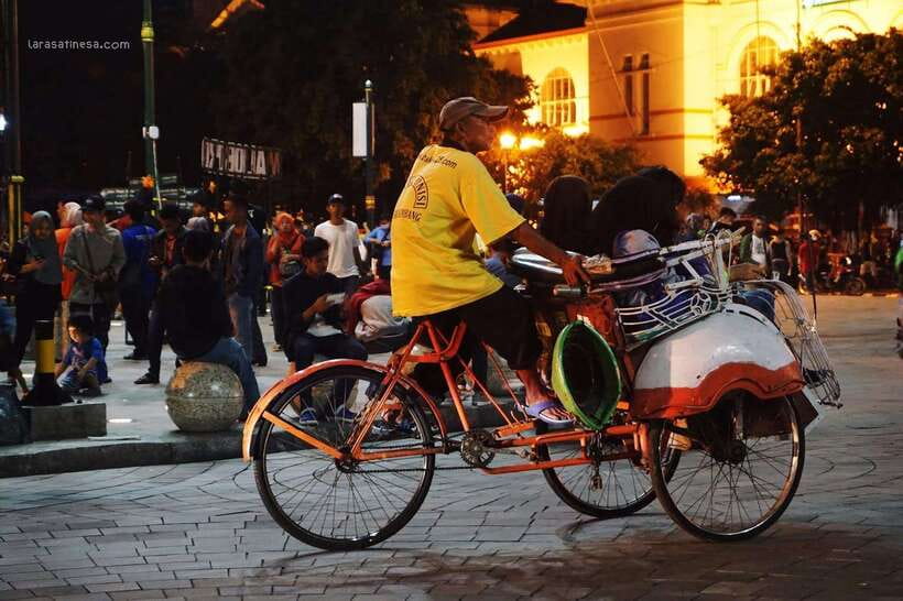 Night Street Food and Cultural Walking Tour - Gudeg and sate make the food stops feel local