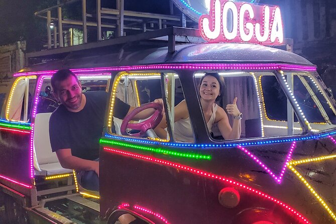 Night Walking Tour-Malioboro street food with guide at Yogyakarta - Zero Point and the March 1, 1949 monument