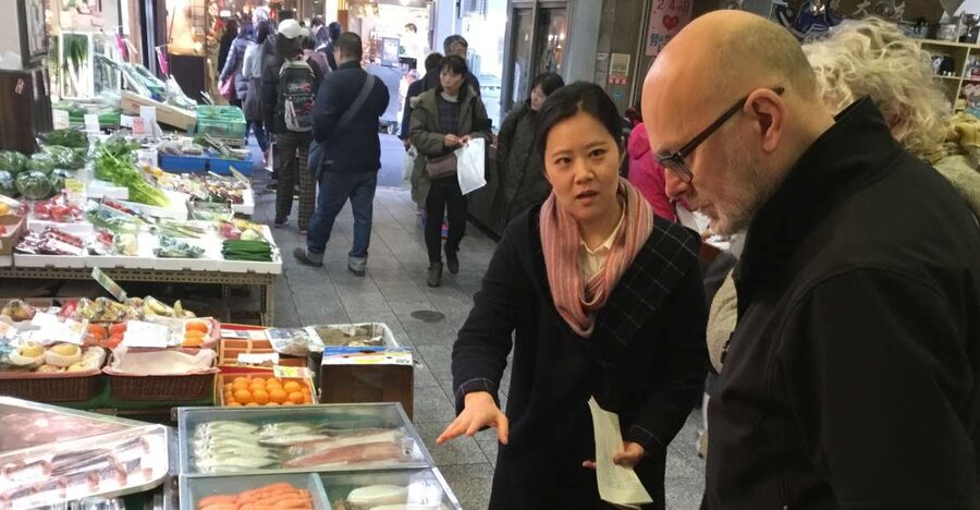 Nishiki Market Food Tour with Cooking Class - Choosing between three donburi dishes