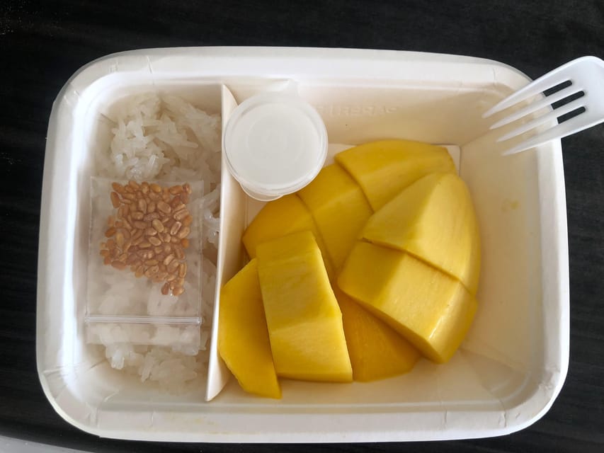 No Diet Club - Local food tour in Bangkok with many tastings - What the three-hour pace feels like