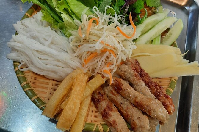 No Diet Club - Local food tour in Hanoi with many tastings ! - Starting at 6:00 pm on P. Lãn Ông