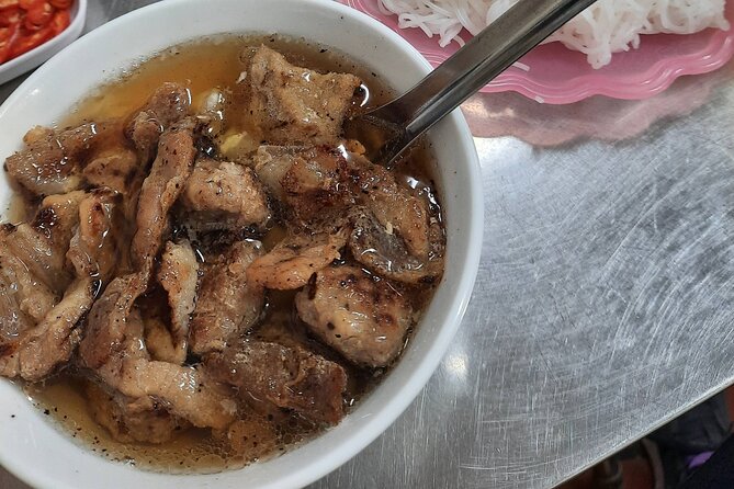 No Diet Club - Local food tour in Hanoi with many tastings ! - Local streets, markets, and useful city context