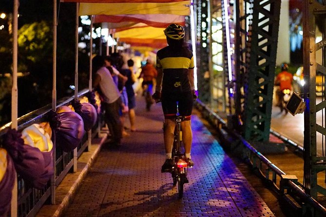 NR-05 Riverside Ride for Street Foods - Tha Tien ferry crossing to Thonburi