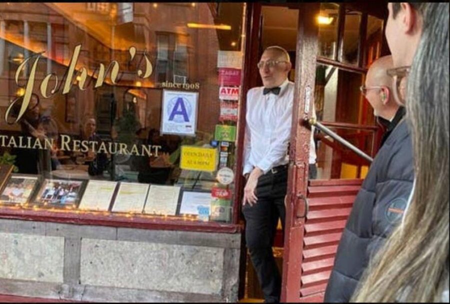 NYC: Mafia Experience and Local Food with NYPD Guide - The cannoli stop in Little Italy
