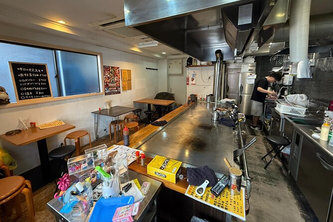 Okonomiyaki Counter: Hiroshima Edition - At the counter with a bilingual guide and chef