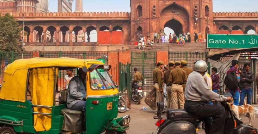 Old Delhi: Chandni Chowk, Food Tasting & Tuk Tuk Ride - Chandni Chowk from the back of a tuk tuk