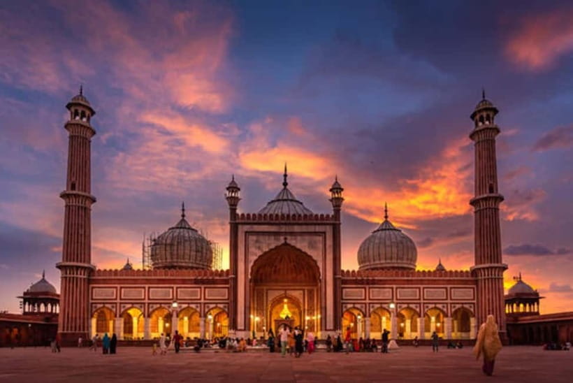 Old Delhi: Chandni Chowk, Food Tasting & Tuk Tuk Ride - The guide can shape the whole experience
