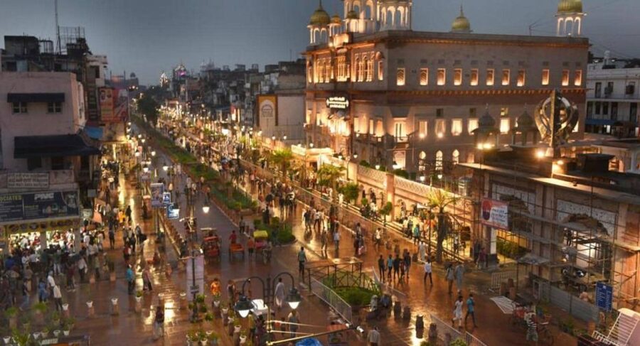 Old Delhi: Chandni Chowk Tour with Tuk Tuk Tea and snacks - Jama Masjid and the first look across Old Delhi