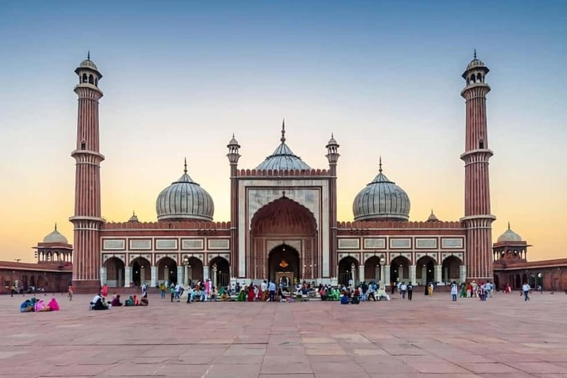 Old Delhi: Private Tour of Chandni Chowk, Tuk Tuk & Food - Why this four-hour route works in Old Delhi