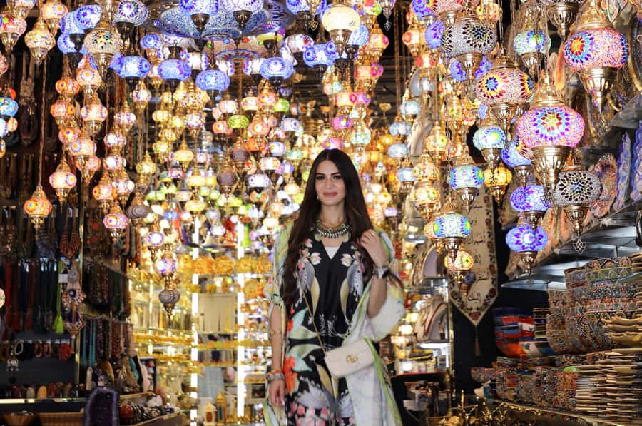 Old Dubai Guided Tour With Photographer: Souks & Street Food - Gold, jewelry, and the final stop